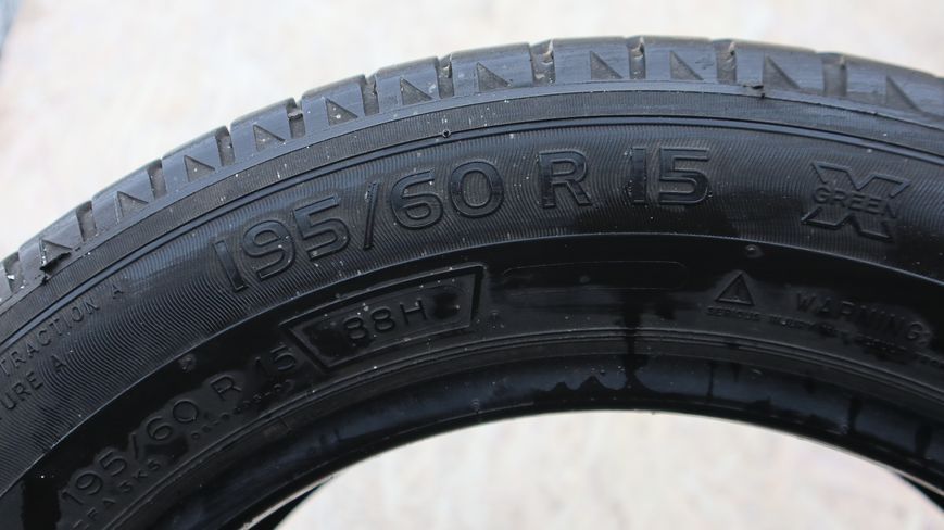 Літні шини Michelin 330 фото