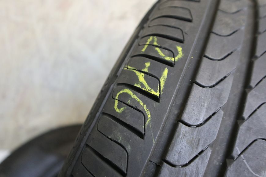 Літні шини Pirelli 276 фото
