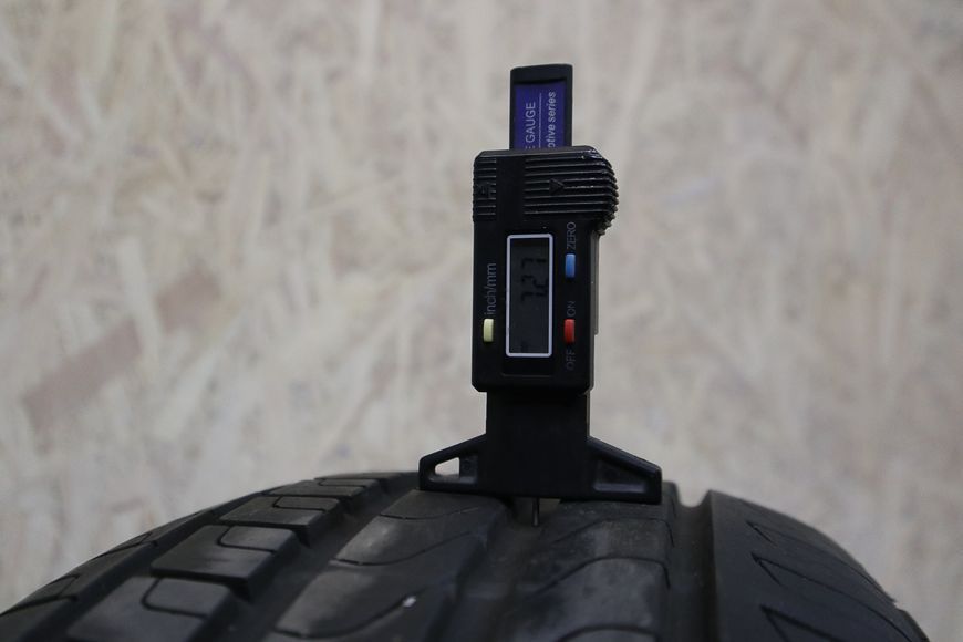 Літні шини Pirelli 276 фото