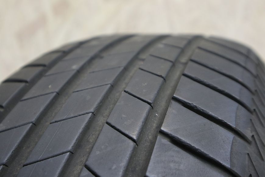 Літні шини Bridgestone 216 фото