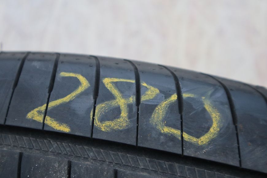 Літні шини Goodyear 280 фото