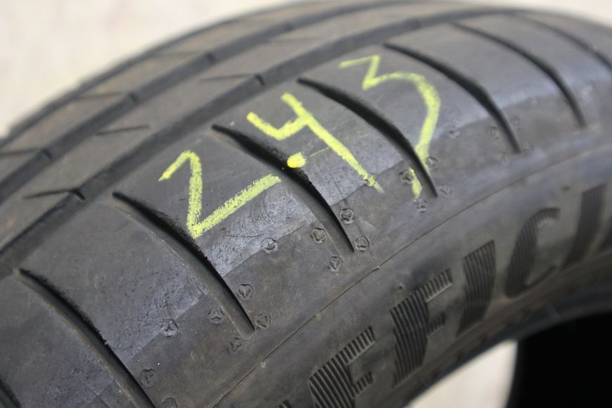Літні шини Goodyear 243 фото
