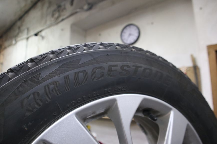 Bridgestone Blizzak DM-V2 700 фото