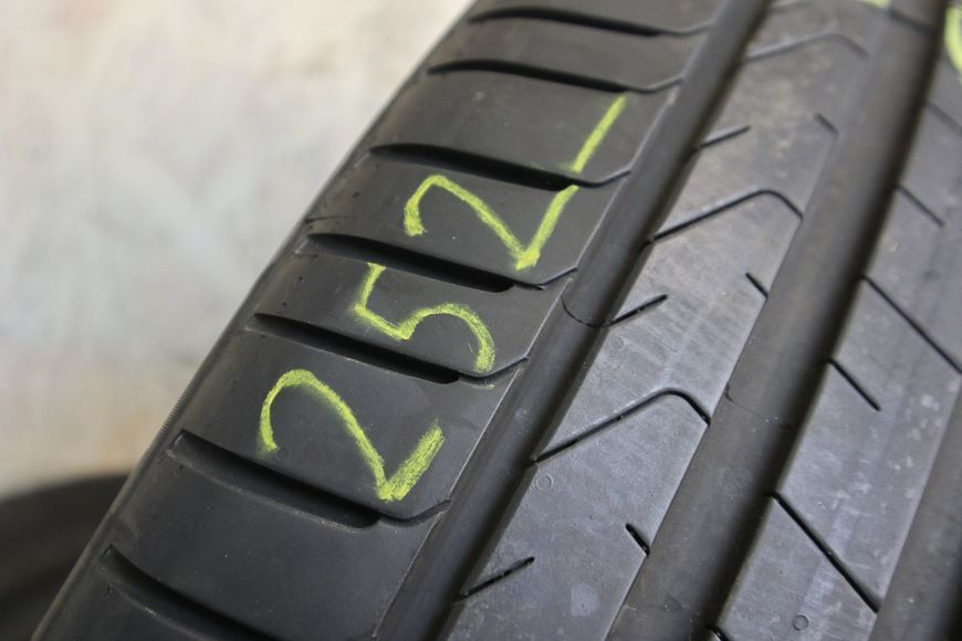 Літні шини Pirelli 252 фото