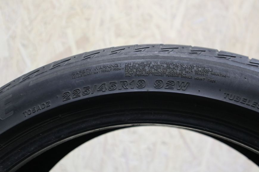 Летние шины Bridgestone 358 фото