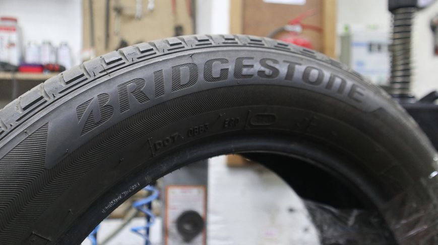 Літні шини Bridgestone 146 фото